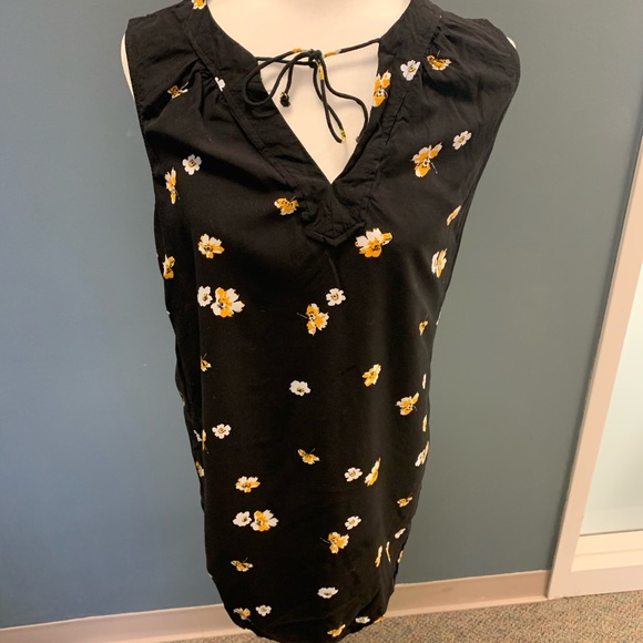 Old Navy Dresses & Skirts - Gorgeous summer dress.